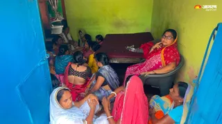 एक के बाद एक तीन लोगों की मौत के बाद गमजदा पासवान परिवार। (फोटो जागरण)