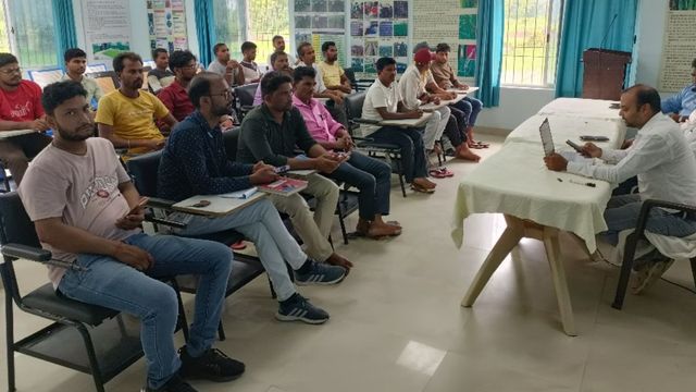 किसान सीख रहे आय दोगुनी करने के उपाय, पश्चिम चंपारण में सारथी एप बना किसानों का डिजिटल साथी