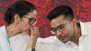 अभिषेक को मिला ममता बनर्जी का साथ। (फाइल)