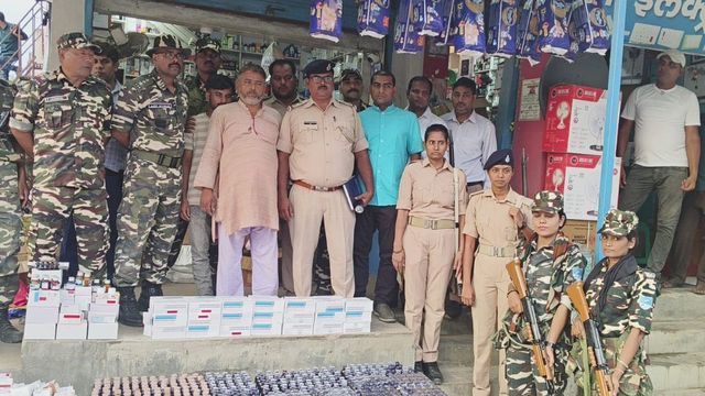 भारत-नेपाल सीमा पर बड़ी कार्रवाई, कोडीन सिरप, नशीली दवाएं और सोना चांदी के साथ दो गिरफ्तार

