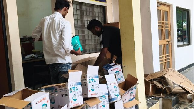 प्रतापगढ़ के पट्टी में इलेक्ट्रॉनिक्स सामान बेचने वाली दुकान पर पुलिस का छापा, नकली सामान बरामद
