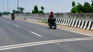 बुजुर्गों, बच्चों और बीमार लोगों को विशेष सावधानी बरतने की सलाह (फोटो: जागरण)