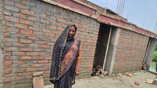 सारण में PM आवास योजना की रफ्तार धीमी, तीसरी किस्त मिलने के बाद भी अधूरे 6358 मकान
