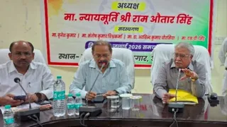 पत्रकारों को जानकारी देते उत्तर प्रदेश राज्य स्थानीय ग्रामीण विकास समर्पित पिछड़ा वर्ग आयोग अध्यक्ष न्यायमूर्ति राम औतार सिंह। जागरण