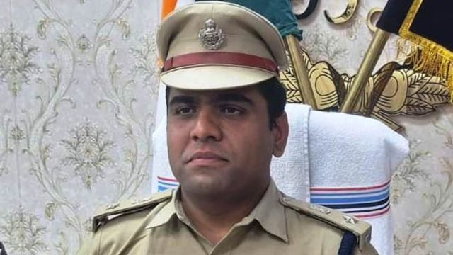 बांका में 154 पुलिस अधिकारियों का वेतन बंद, अनुसंधान में लापरवाही पर एसपी अमितेश कुमार का एक्शन