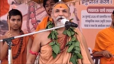 गाय को 'राष्ट्र माता' का दर्जा देने में विलंब क्यों? स्वामी अविमुक्तेश्वरानंद ने सरकार पर बोला हमला
