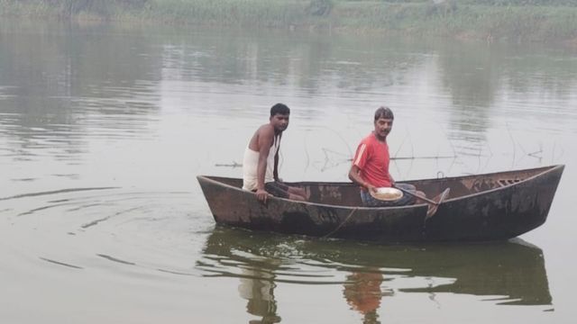 मछलीपालन से संवर रही लोहरदगा के किसानों की जिंदगी, कम खर्चे में 5 लाख तक कमाई 
