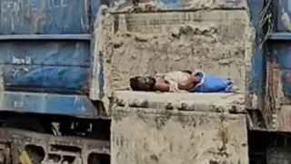 हजारीबाग जिले के कटकमदाग थाना क्षेत्र स्थित बानादाग रेलवे साइडिंग में मालगाड़ी के वैगन से बोरे में बंद शव बरामद हुआ।