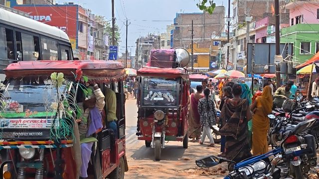 तारापुर में श्रावणी मेले से पहले अतिक्रमण हटाने की तैयारी, सड़कों को खाली कराने के लिए हुई माइकिंग
