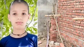 लकड़ी के पल्ले से आस्तिक ने लगा दी छलांग।