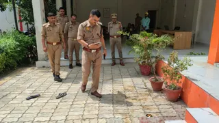युवक ने थाने में खुद पर पेट्रोल डाल लगा ली आग।
