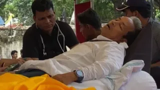 सोनम वांगचुक भूख हड़ताल पर।