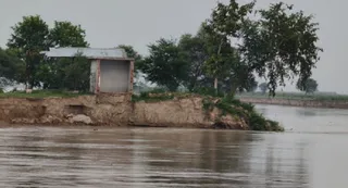 विक्रमजोत विकास क्षेत्र के पकड़ी संग्राम के पास अंत्येष्टि स्थल स्थित भवन का अवशेष।- जागरण