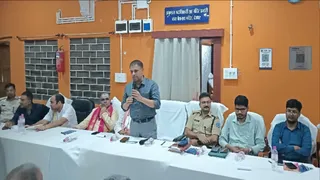 बाबा मंदिर प्रशासनिक भवन में श्रावणी मेला को लेकर पुलिस प्रशासन एवं पंडा धर्म रक्षिणी सभा और पंडा समाज की बैठक।