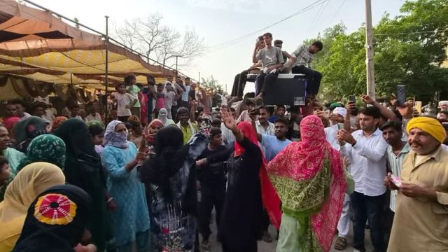 पानी विवाद खत्म होते ही त्योहार जैसा हुआ हरियाणा के चानौत गांव का माहौल, ग्रामीणों ने झूमकर मनाया जश्न; बांटे लड्डू
