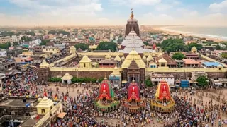 महाप्रभु श्रीजगन्नाथ, भगवान बलभद्र और देवी सुभद्रा की पारंपरिक 'पाहंडी' सुबह 9:30 बजे शुरू होगी।