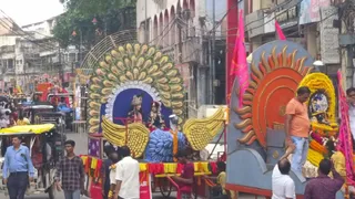 प्रयागराज में जगन्नाथ निकाली गई भव्य जगन्नाथ रथयात्रा में शामिल श्रद्धालु। जागरण