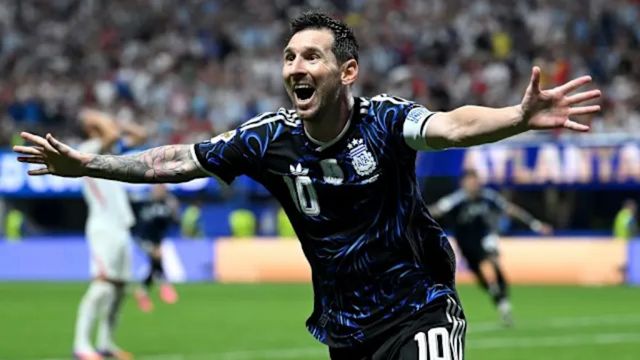ARG vs ENG: 5 खिलाड़ियों का 'चक्रव्यूह' भी नहीं रोक पाया रास्ता, लियोनेल मेसी ने बीच मैदान पर दिखाया आखिर क्यों वो हैं 'महान'