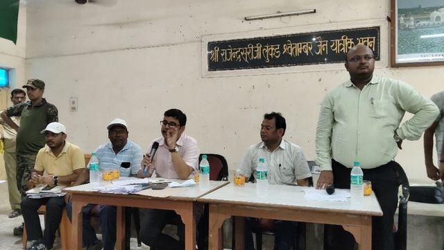 नवादा-पावापुरी रेल प्रोजेक्ट: प्रशासन गिनाता रहा फायदे, किसानों ने कहा- रोजी-रोटी छीनना मंजूर नहीं
