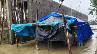 बाढ़ के पानी ने कई इलाकों को अपनी जद में ले लिया है। फोटो: जागरण