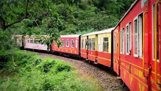 शिमला कालका हेरिटेज ट्रैक पर मिक्स ट्रेन फिर से शुरू हो गई है। जागरण आर्काइव