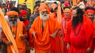 श्रीमहंत रविंद्रपुरी महाराज श्रीमहंत हरी गिरी महाराज व अन्य संत।जागरण आर्काइव