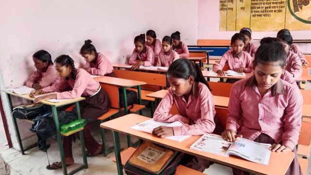 चंदौली में परिषदीय विद्यालयों के लिए नई व्यवस्था, 'निपुण एप' से हर सप्ताह होगा बच्चों की दक्षता का मूल्यांकन
