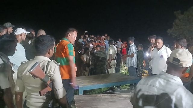 Gaya Borewell Rescue Operation बोरिंग में जिंदगी की जंग: तीन घंटे बाद पहुंची NDRF टीम, लोगों की दुआ... पीयूष सुरक्षित लौट आए
