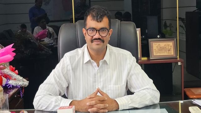 दाखिल-खारिज में लापरवाही पर कोडरमा के पांच सीओ पर गिरी गाज, वेतन से कटेंगे रुपये