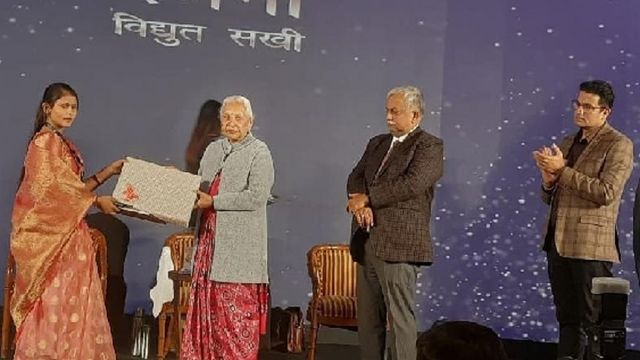 कभी रोटी तक के लाले पड़ जाते थे, अब हैं लखपति दीदी... राज्यपाल आनंदीबेन पटेल कर चुकीं सम्मान
