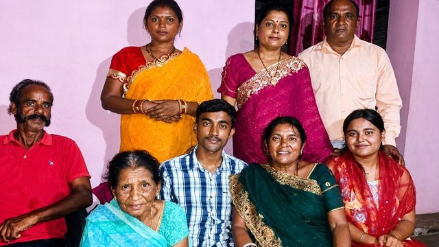 भाई-बहन की जोड़ी ने NEET में मचाया धमाल, एक साथ हासिल की शानदार रैंक; खलारी का बढ़ाया मान