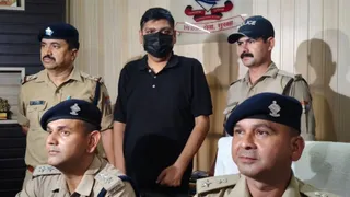 राजपुर थाना पुलिस की ओर से गिरफ्तार आरोपित आर यशोवर्धन।