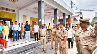 सावन की तैयारी के बीच एसपी ने कालेश्वर महादेव मंदिर का लिया जायजा।