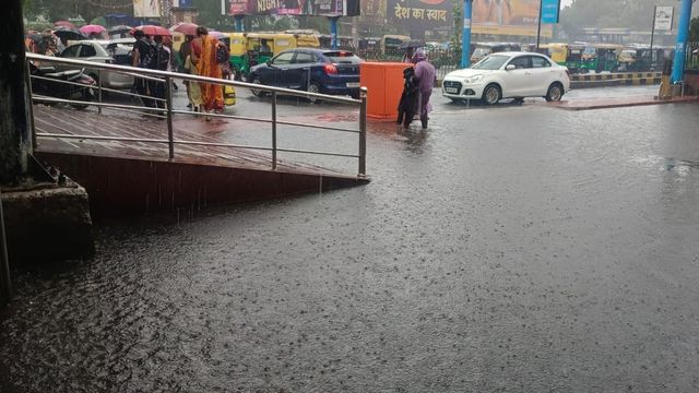 चंद घंटों की बारिश में पानी-पानी हुआ जमशेदपुर, ड्रेनेज सिस्टम की खुली पोल; 200 से अधिक घरों में घुसा पानी
