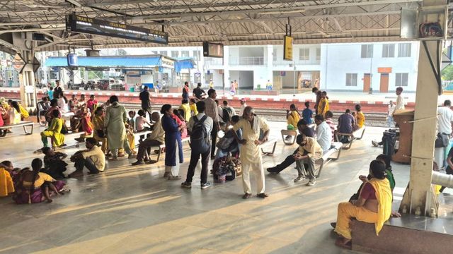 श्रावणी मेला में रेल यात्रियों को तोहफा : साउथ बिहार एक्सप्रेस का महादेवसाल में अस्थायी ठहराव जारी, टाइमिंग जान लें
