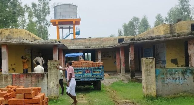 सीतापुर : रिकॉर्ड से पंचायत भवन की फाइल गायब, जांच शुरू होते ही तत्कालीन सचिव ने शुरू कराया मरम्मत का काम
