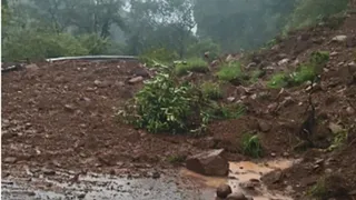 बारिश के कारण मलबा आने से कई मार्ग बंद। जागरण