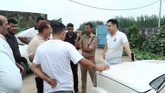 बाजपुर में वृद्धा से दो लाख के जेवर लूटे, विरोध पर मारपीट कर खेत में घसीटा

