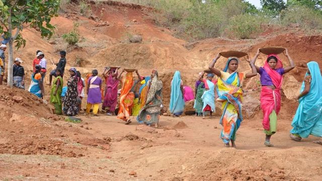 बलिया में 20 जुलाई तक भरना होगा मनरेगा का मस्टर रोल, लापरवाही बरतने पर रुक सकता है भुगतान
