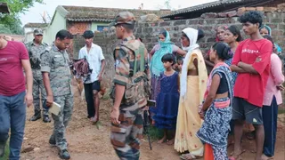 मामले की जांच करती पुलिस