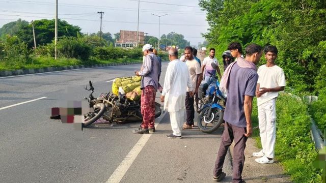 हजारीबाग में अज्ञात वाहन ने बाइक को मारी टक्कर, 15 फीट तक घिसटने से कोयला कारोबारी की मौत