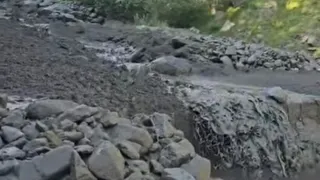 हिमाचल के कुल्लू जिले में लाहुल के तोजिंग नाले में आई बाढ़।
