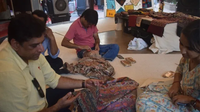 दिल्ली के ''मरम्मत मेले'' में पुराने सामानों को मिला नया जीवन, टिकाऊ भविष्य की ओर एक कदम
