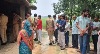 मौके पर जुटी पुलिस व ग्रामीण। जागरण