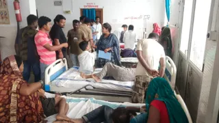 अस्पताल में भर्ती छात्र। फोटो जागरण