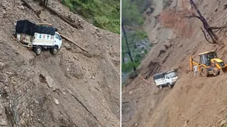 चंबा जिला के चुवाड़ी में भूस्खलन के कारण फंसा वाहन। जागरण