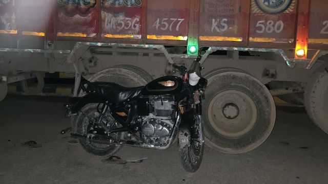दरभंगा में सड़क हादसा: खड़े ट्रक से टकराई बुलेट, सेना के जवान सहित 3 की मौत
