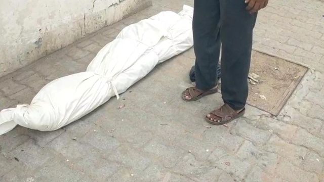 पोस्टमार्टम हाउस पर इंसानियत शर्मसार, आगरा में एक घंटे तक फर्श पर धूप में रखा रहा शव; एसएन में मांगा सेवा शुल्क
