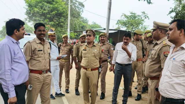 कांवड़ यात्रा की तैयारियां, एटा में डीएम ने दिए निर्देश...सड़क पर नहीं रहे कोई गड्ढा; रात में रोशन हों स्ट्रीट लाइट्स