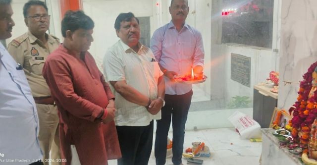 हाथीगांव हत्याकांड का खुलासा होते ही थाने में संगीतमय सुंदरकांड, मन्नत पूरी होने पर महाराजपुर पुलिस ने कराया भंडारा
